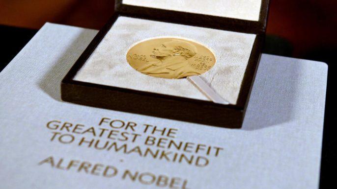منح جائزة نوبل للطب للمجرية كاتالين كاريكو والأمريكي درو وايزمان