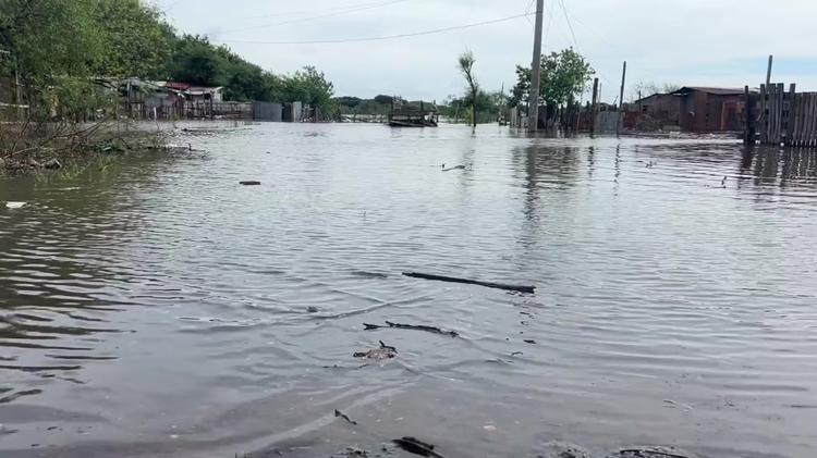 Rios transbordam e deixam mais de 300 pessoas fora de casa na Fronteira Oeste do RS; previsão é de mais chuva