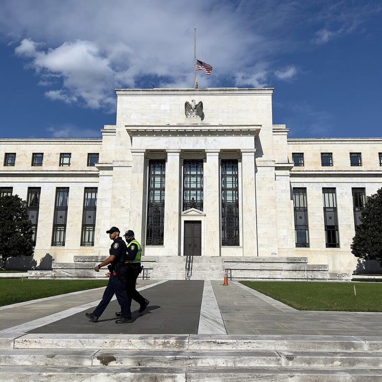 Fed alza i tassi al 4%: sfida a Trump contro l'inflazione. Il presidente: "Dovrebbero esse...