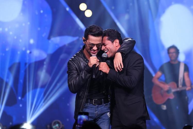 Edy Britto & Samuel cantam o amor sem explicação na inédita 