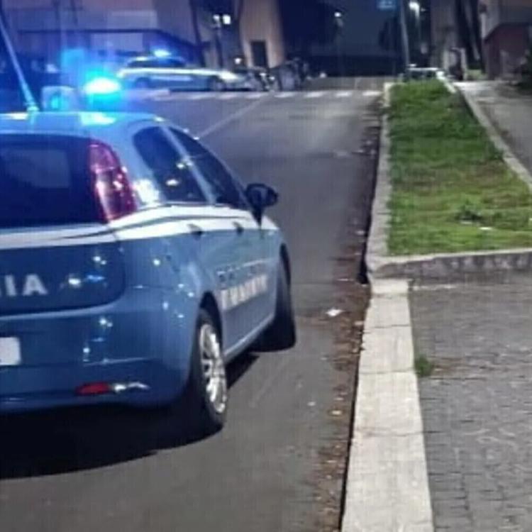 Roma, 32enne adescata e abusata per giorni. Cinque uomini fermati