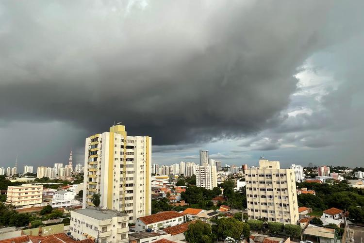 Alerta de tempestade com possibilidade de granizo atinge municípios de MT; entenda