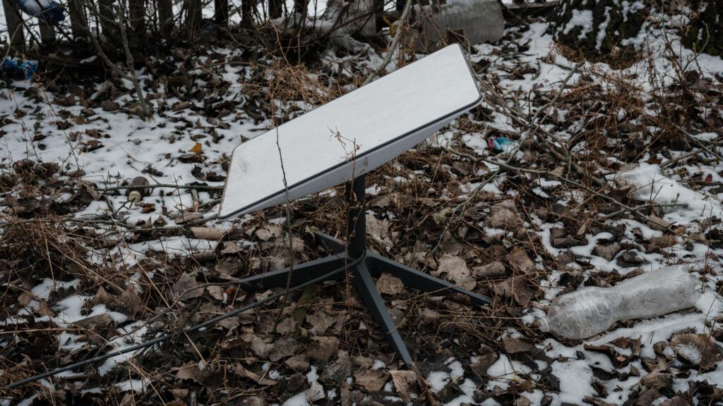 Ukraine : Starlink a restreint son réseau durant la nuit, selon un conseiller de Zelensky