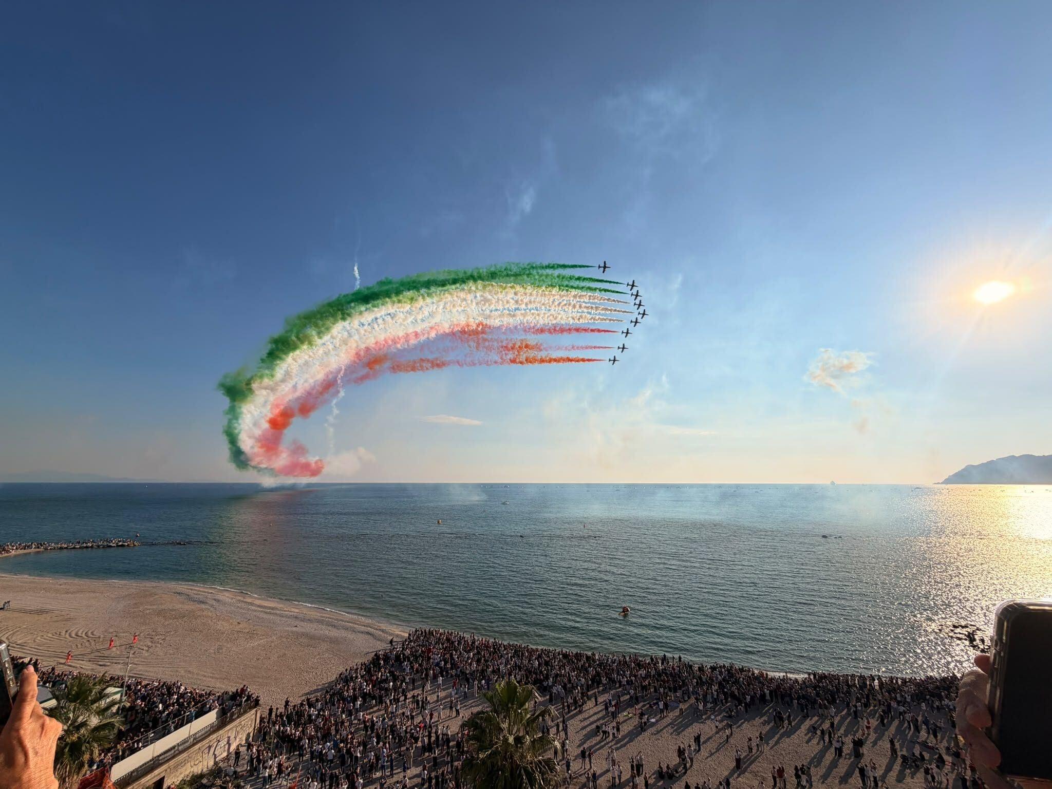 Frecce Tricolori a Salerno: oltre centomila persone per l’Air Show
