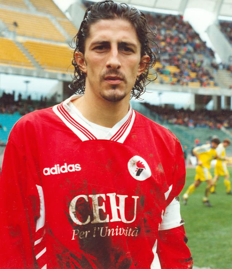 Bari rende omaggio a Igor Protti: le ceneri accolte allo stadio San Nicola