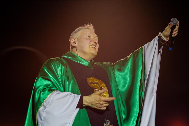Padre Marcelo Rossi reúne milhares de pessoas em corrente de oração no Hallel e confirma retorno para 2027