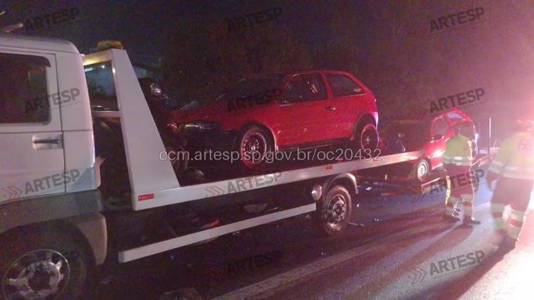 Motorista de guincho morre atropelado por carreta na Carvalho Pinto, em Caçapava