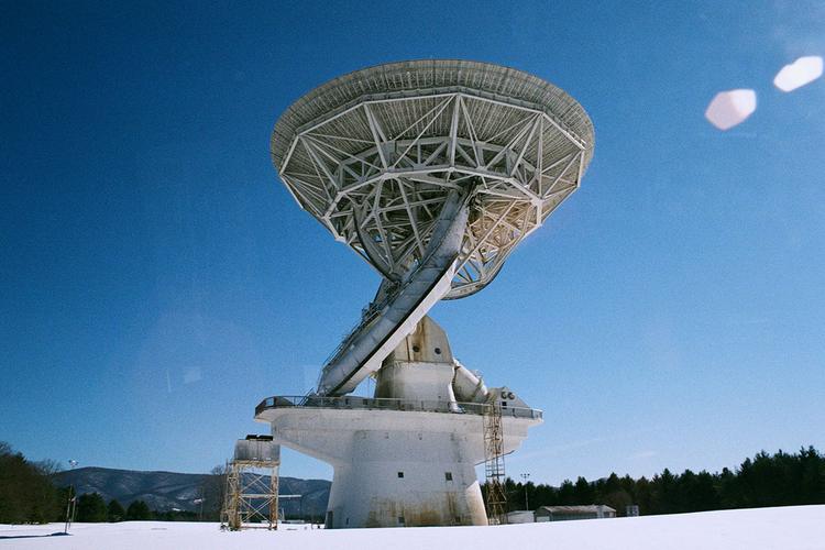 10 Jahre SETI mit dem Green-Bank Telescope attestiert neue Obergrenzen für außerirdische Radiosender