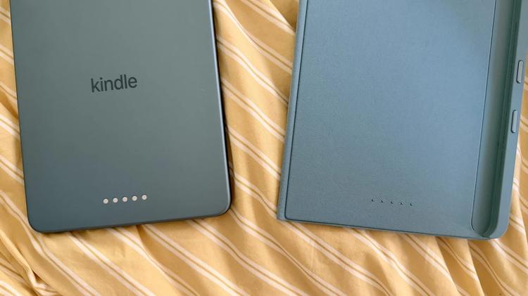 The back of a Kindle Paperwhite Signature Edition and Page Turn Cover.