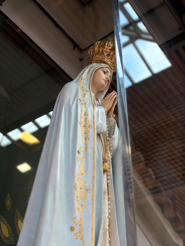 130 Servi della Sofferenza zu Füssen der Madonna von Fatima