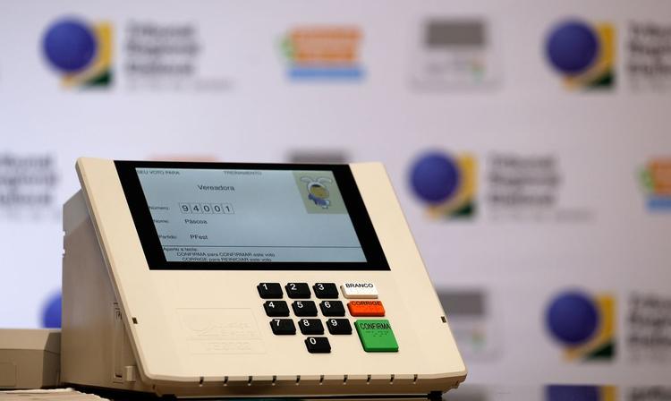 Foto colorida de urna eletrônica