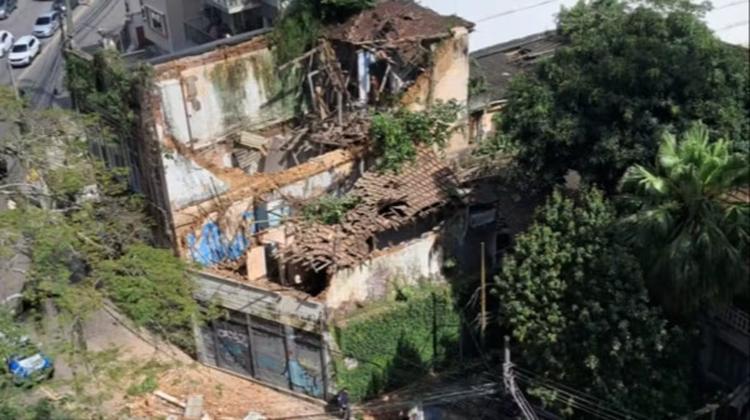 Câmera registra momento em que casarão desaba e atinge mãe e filha no Cosme Velho