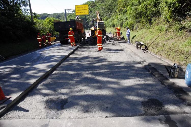 Rodovia Anchieta passa por obras para ampliar faixas e modernizar trecho de serra; entenda