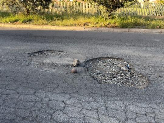 بسبب الحفر..شوارع بوعكاز بمراكش تتحول إلى نقط سوداء + صور