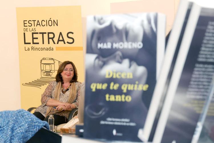 La expresidenta del Parlamento andaluz Mar Moreno presenta en La Rinconada su última novela