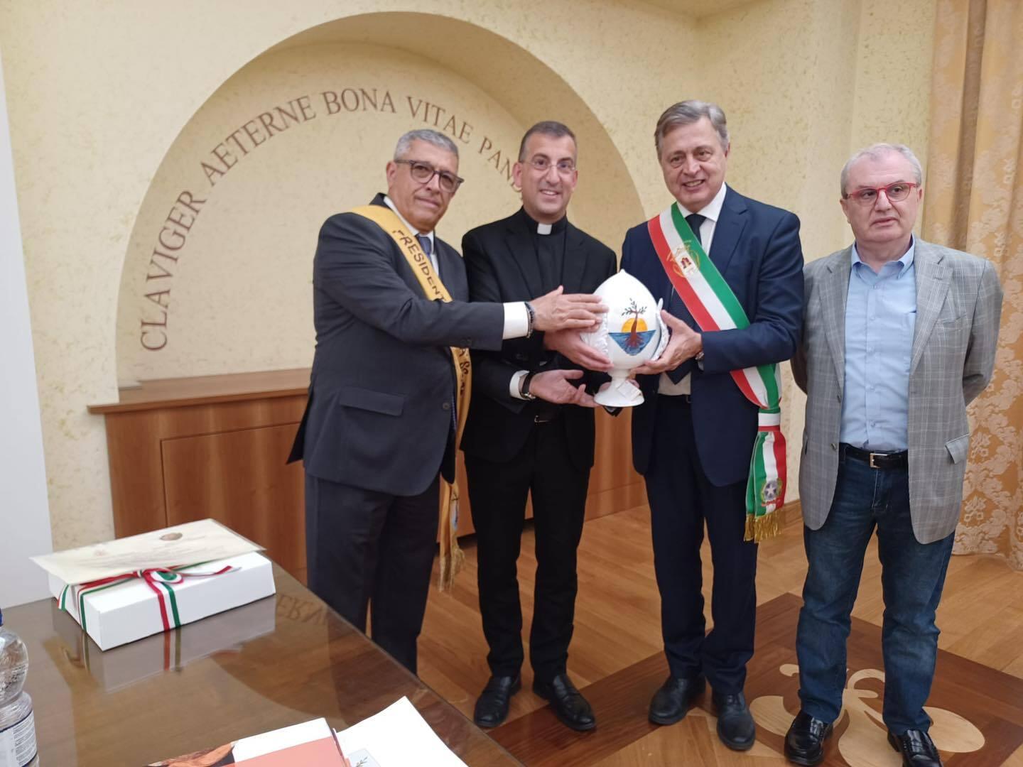 Le Città Marciane in Vaticano: Castellabate guida la delegazione dal Cardinale Parolin