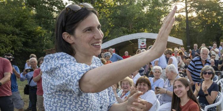 Schlein: «Violenze inaccettabili contro gli agenti, ma il governo ha fallito sulla sicurezza»