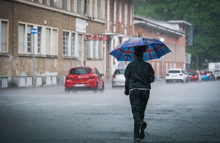 Stop alla primavera, ecco dove arrivano temporali e grandinate, poi il 25 aprile cambia tutto