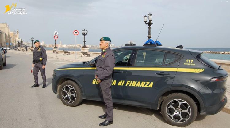 Inseguimento con GdF dal San Paolo a Giovinazzo: ai domiciliari il gambizzato vicino al clan Capriati