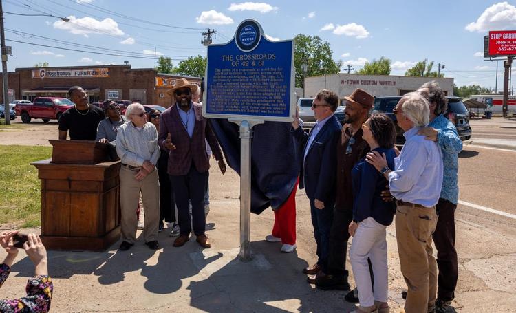 Blues Trail marker unveiled where Robert Johnson is rumored to have sold soul to the devil