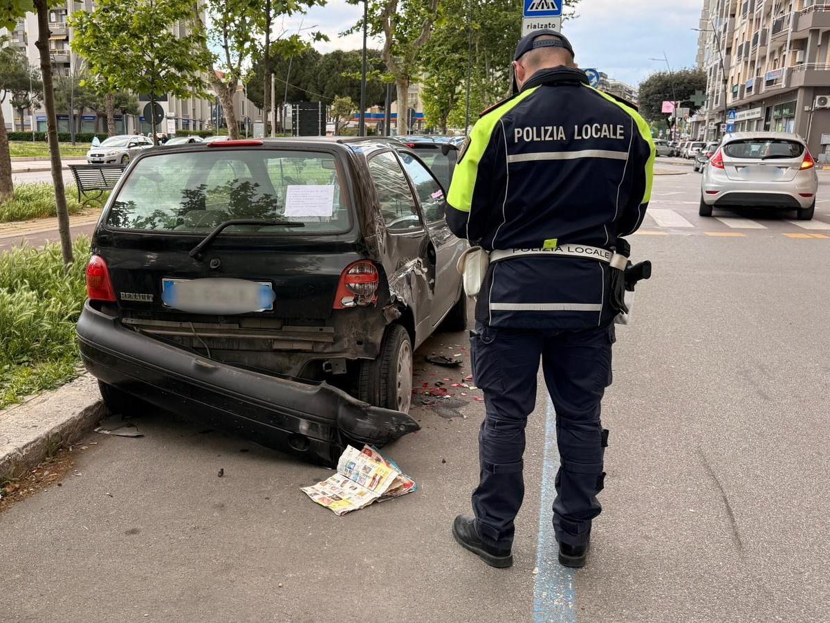 Taranto: perde il controllo e colpisce un’auto, poi lascia un biglietto di scuse