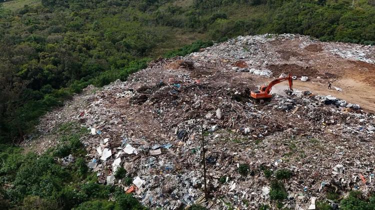 Central de resíduos ao lado de área de preservação ambiental é ré por crimes ambientais