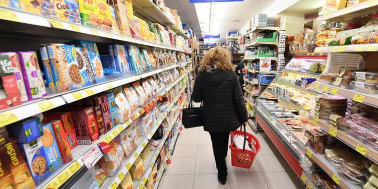 L'inflazione sale: +2,8% su base annua. L'Unione Consumatori: "Rialzo choc, stangata per le famiglie"