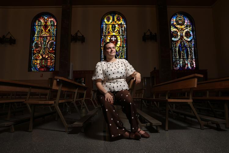 Ana Igualada, voluntaria en la visita del Papa León XIV, en la basílica de Nuestra Señora de Atocha.