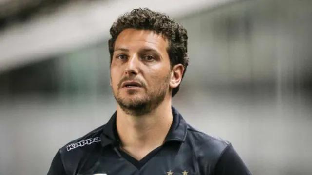 Elano revela visita a Robinho e diz: 'Neymar não está feliz'