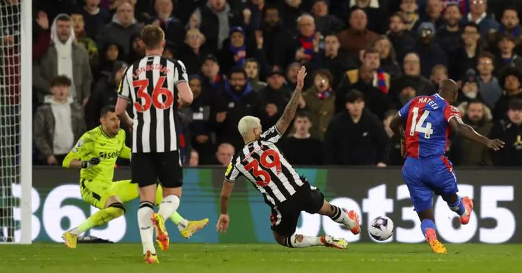 Palace 2-0 Newcastle: Disjointed Toon beaten on bad night
for European push