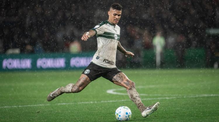 Coritiba empata com Athletico-PR em casa