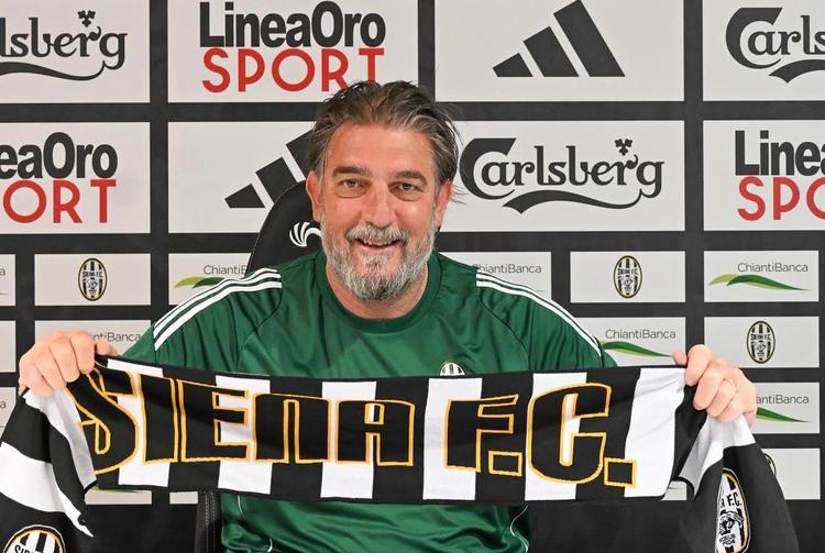 Il Siena FC conferma Gill Voria: il tecnico di Capaccio Paestum resta alla guida dei bianconeri