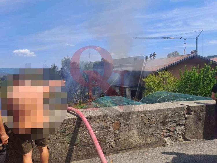 lessolo incendio casa