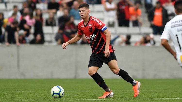 Athletico-PR vai em busca de Matheus Rossetto após rebaixamento