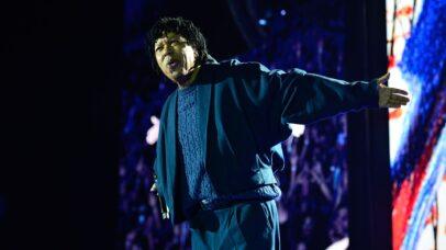 Djavan revisita 50 anos de carreira com show digno de sua grandeza