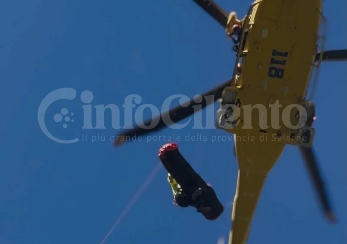 Laviano, grave incidente nel bosco: 60enne colpito da un albero finisce nel burrone