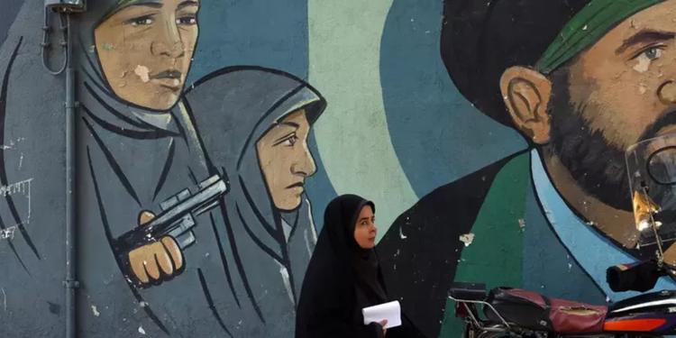 Scade la tregua. 'Taglia' dell'Iran sui soldati americani: 30mila dollari a chi ne uccide o cattura uno. Trump: "Dichiarerò Hormuz territorio Usa"