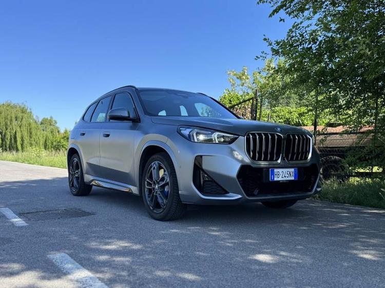 BMW X1 plug-in: guarda tutte le foto  11