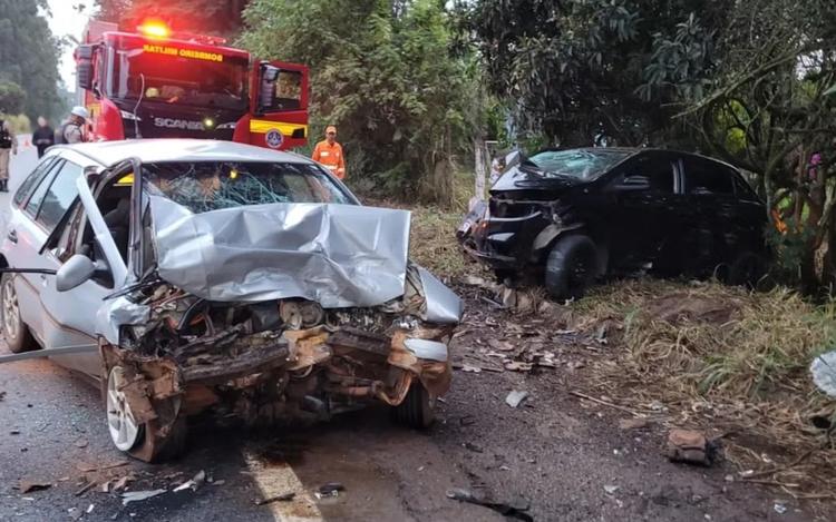 Duas mulheres morrem e quatro pessoas ficam feridas em acidente na BR-265, em Lavras, MG
