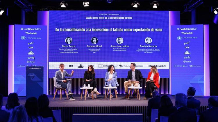 Mesa redonda “De la recualificación a la innovación: el talento como exportación de valor”.