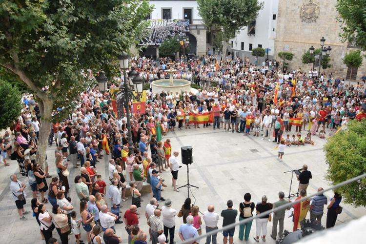 Cerca de 3.000 personas han mostrado en Baza su apoyo y su cariño a los vecinos de Ceuta
