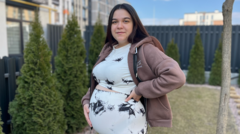 "Voy a tener tantos bebés como mi cuerpo aguante": cómo la guerra empuja a las mujeres a convertirse en vientres de alquiler en Ucrania
