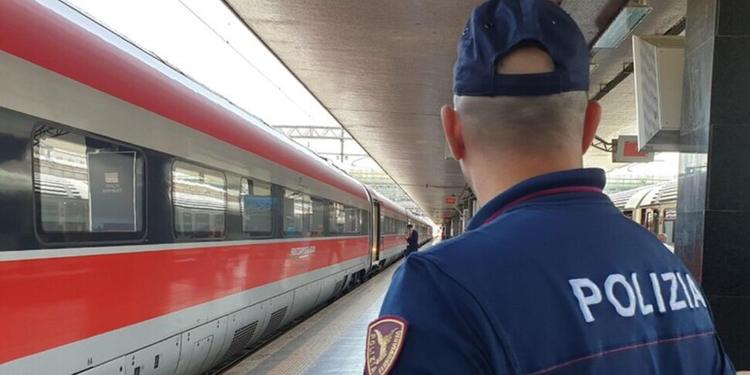Investito e ucciso da un treno: circolazione ferroviaria nel caos dopo la tragedia avvenuta nel Brindisino