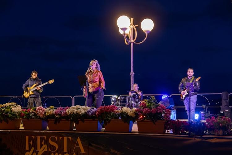 🎶 La giornata si è chiusa così: con il mare sullo sfondo e la musica a fare da filo conduttore.  Il 1° maggio a Mazzeo...