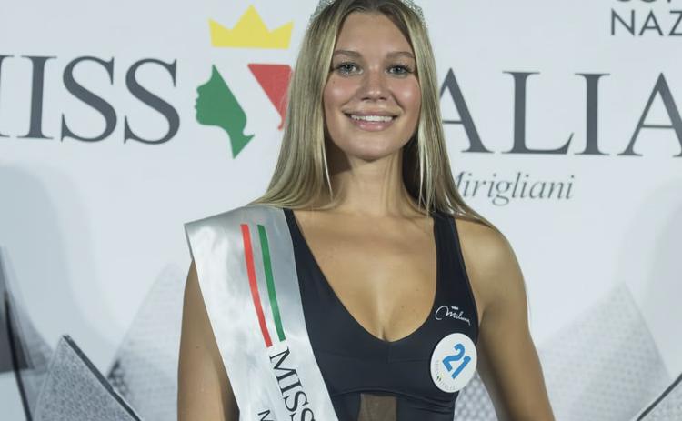 Miss Italia 2026 è Sarah Rizea: ha 18 anni e... un centinaio di medaglie nel nuoto artistico