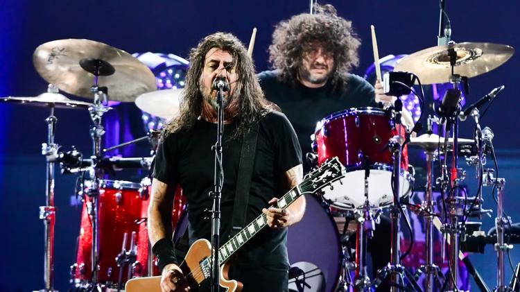 Foo Fighters alterna peso e baladas ao fechar 1ª noite de Rock in Rio com Dave Grohl em boa forma