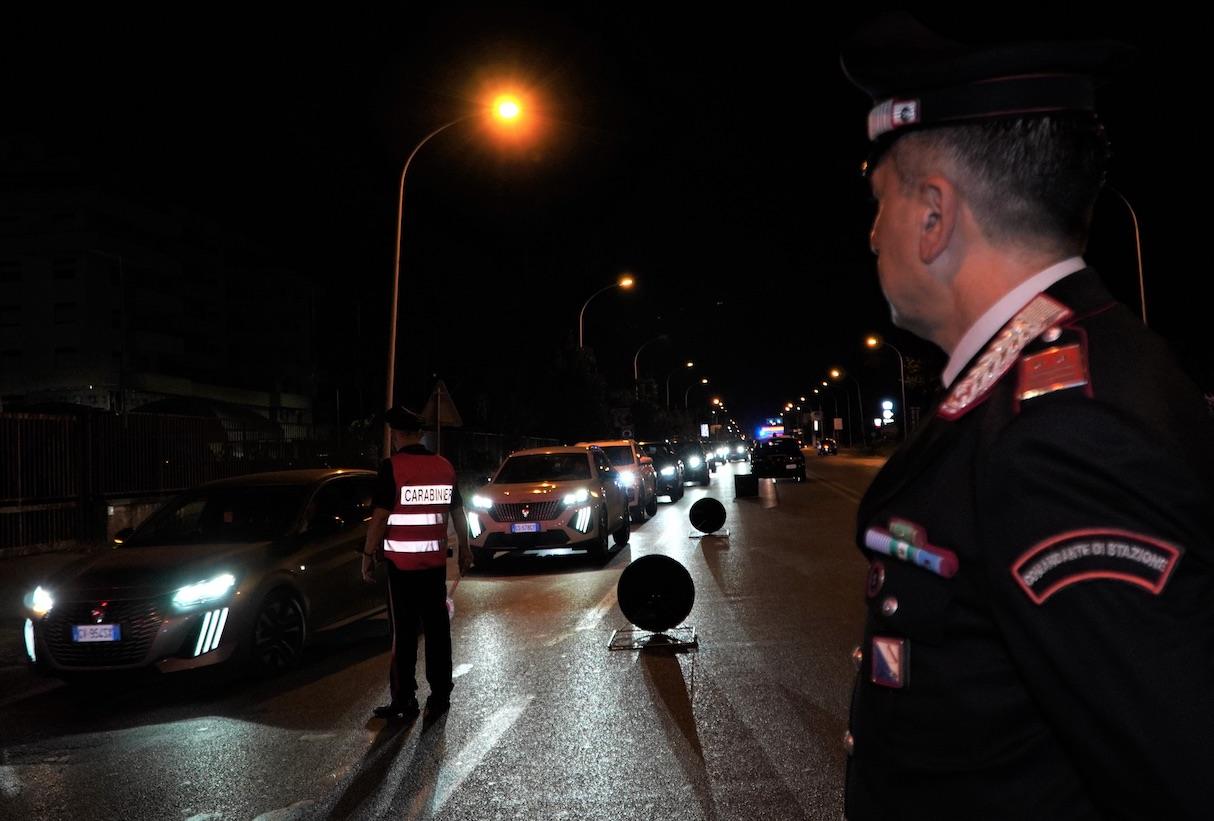 Caserta, cellulare alla guida: 12 patenti ritirate dai carabinieri in poche ore