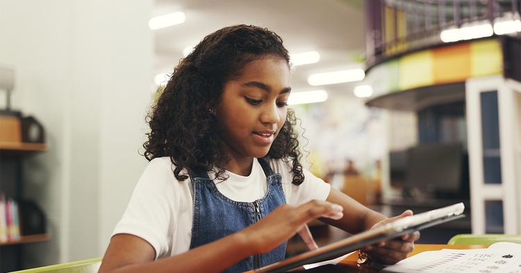 Cooperativa educacional fica acima da média nacional ao incorporar IA no ambiente escolar