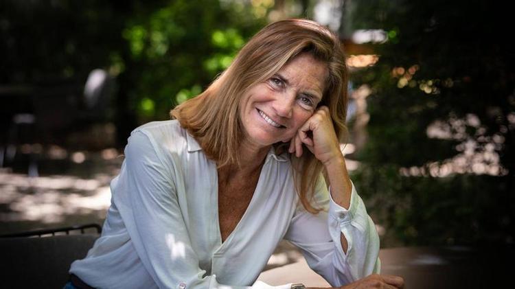 Clara Pastor: "Si vives solo el presente te vuelves loco, a menos que seas un monje budista"