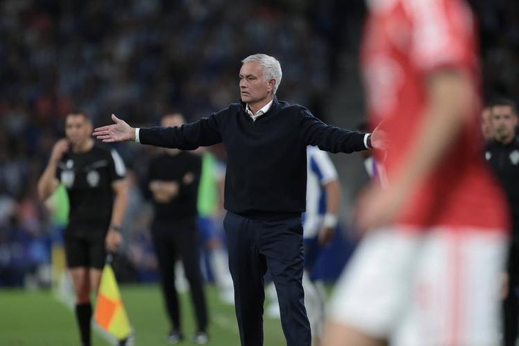Mourinho al Real, Sarri ovunque. Fuga dai giovani: riecco i vecchi leoni